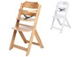 Twee Safety 1st kinderstoelen, een in naturel hout en een in wit.