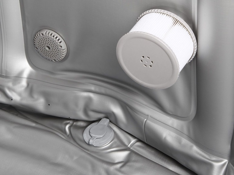 Detail van een opblaasbaar bad met filter en luchtventiel.