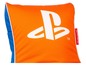Een oranje kussen met het PlayStation-logo.