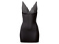 Een zwarte, strakke slipdress met kantdetail.