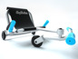 Een EzyRoller drift trike met een zwart zitje en blauwe handvatten.
