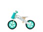 Kinderkraft houten loopfiets met sterrenpatroon en turquoise wielen.
