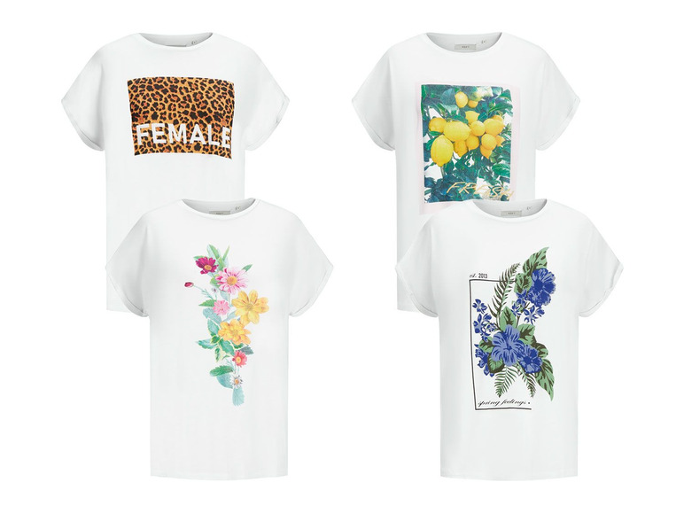 Vier witte T-shirts met prints van bloemen, citroenen en luipaardprint.