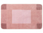 Roze badmat met geometrisch patroon.