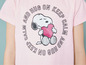 Roze T-shirt met Snoopy en de tekst 'Keep Calm and Hug On'
