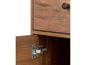 Een houten kast met een lade en een deur.