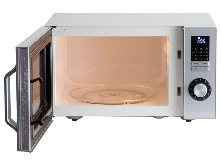 Een wit en zilveren magnetron met een open deur.