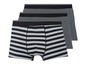 Drie paar boxershorts, waarvan één met zwarte strepen.