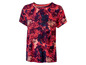 Een rood-zwart T-shirt met een abstract patroon.