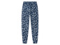 Blauwe pyjamabroek met witte bloemenprint.