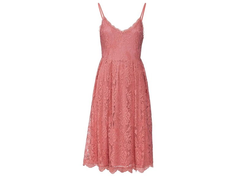 Een roze, gedetailleerde kantjurk met spaghettibandjes.