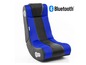 Een blauwe en zwarte gamingstoel met Bluetooth-luidsprekers.