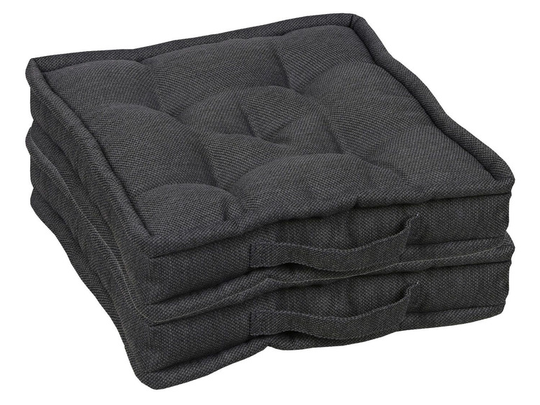 Drie grijze kussens met knopen en handvatten