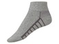 Grijze sportsokken met donkergrijze accenten.