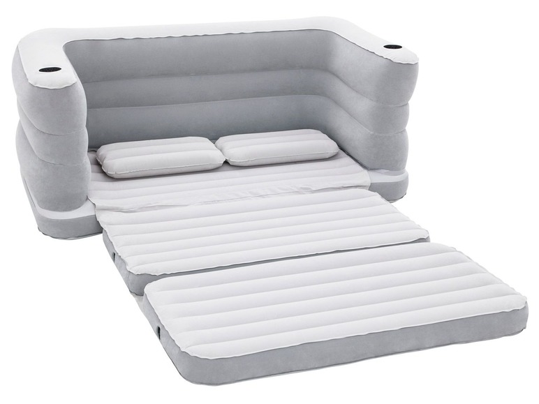 Een opgeblazen slaapbank met twee kussens.