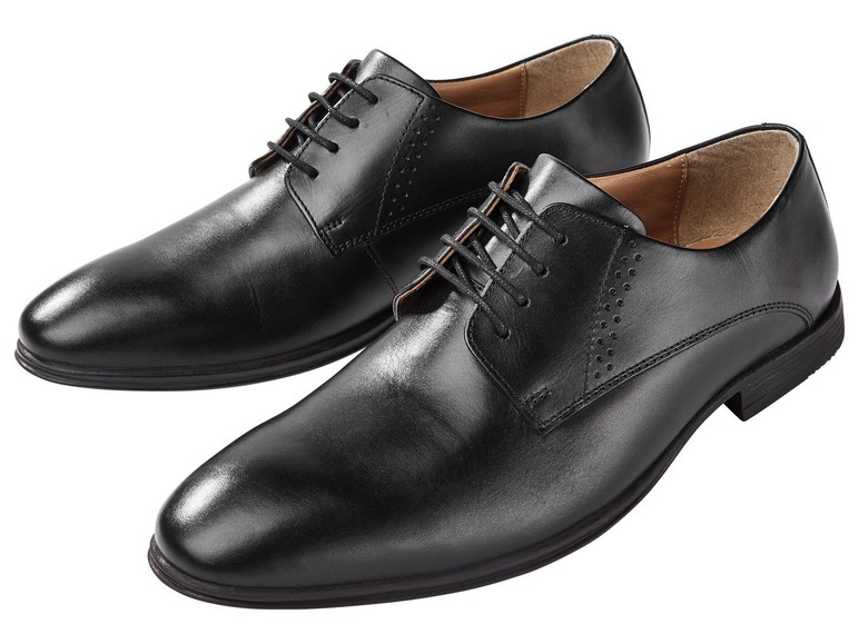 Twee paar zwarte leren herenschoenen met veters.
