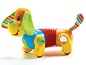 Een kleurrijke speelgoedhond van VTech met wielen, een ratel en een bijtring.