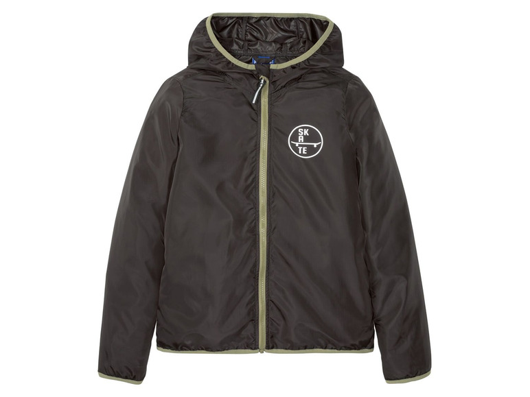 Een zwarte windjack met capuchon en een 'Skate' logo.