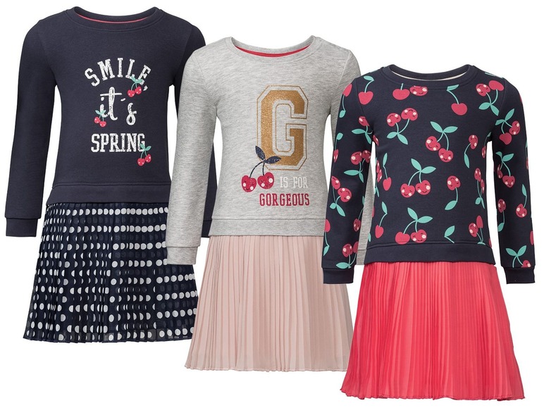 Drie meisjesjurken met lange mouwen, met printjes van kersen, stippen en de letter G.