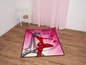 Een roze vloerkleed met Ladybug van Miraculous, de Eiffeltoren en de tekst 'Simply the best'.