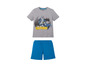 Een grijze Batman T-shirt en blauwe korte broek.