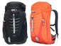 Twee High Peak rugzakken, een zwarte Xantia 32 en een oranje Rivex 28.