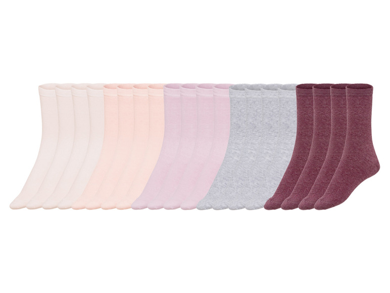Een set met roze, grijze en rode sokken.