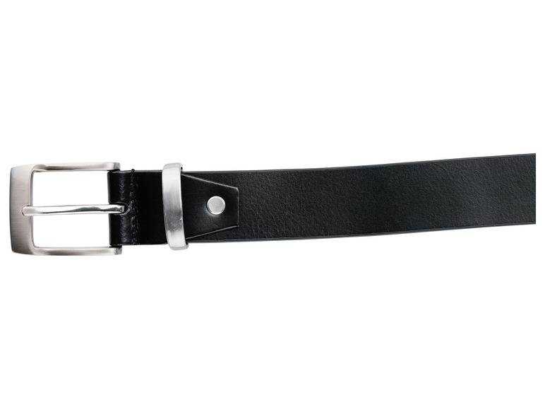 Een zwarte leren riem met een zilveren gesp.