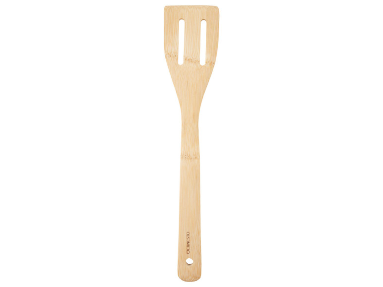 Een houten spatel met gaten, van het merk Ernesto.