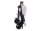 Gestoelde Chicco kinderwagen, compact gevouwen.