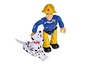 Een brandweermanfiguur van Fireman Sam met zijn hond.