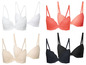 Vier sets lingerie met verschillende kleuren en kantdetails.