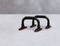 Twee zwarte push-up handvatten voor fitness.