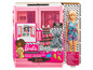 Barbie Fashionistas kledingkast met accessoires en pop.