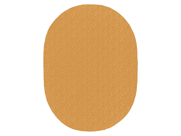 Een ovaal, bruin vloerkleed met een patroon.