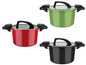 Drie kookpannen in rood, groen en zwart