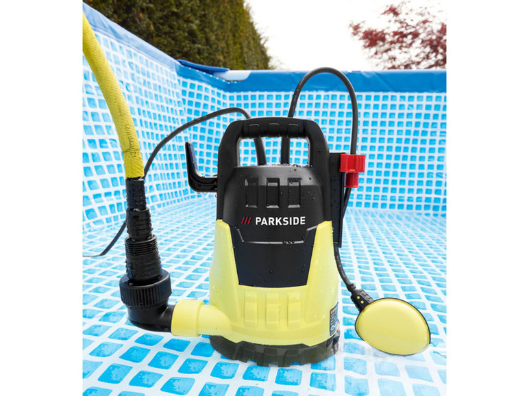 Een gele Parkside zwembadpomp met slang en een afvoer.
