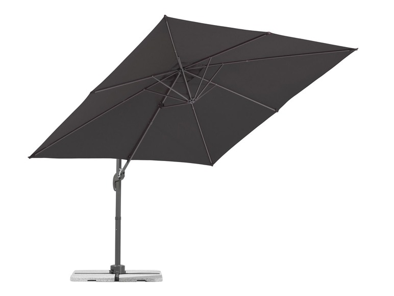 Een zwarte parasol met een metalen frame