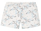 Witte shorts met blauwe bloemenprint.