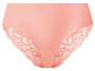 Een roze onderbroek met kanten details.