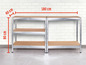 Twee metalen stellingen met drie planken, 90 cm hoog, 40 cm diep en 180 cm breed.