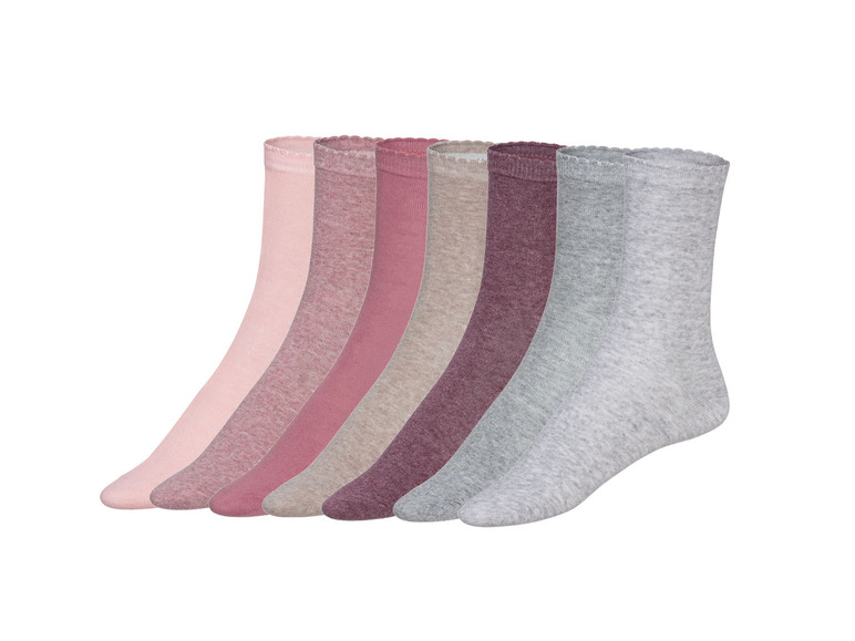 Zes paar sokken in verschillende pastelkleuren.