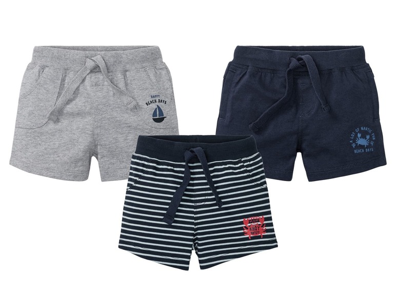 Drie korte broeken voor jongens met maritieme prints.