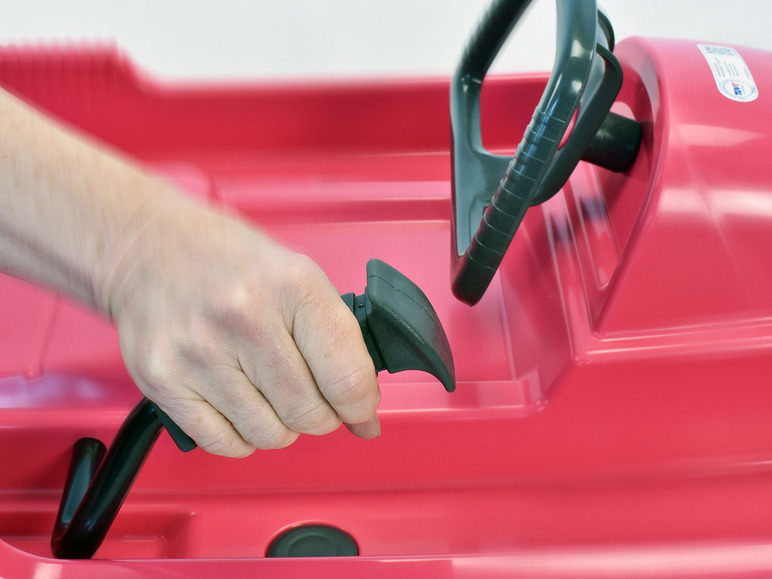 Een roze slee met een zwart stuur en een zwarte handgreep.