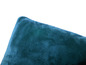 Een donkerblauw kussen van zacht fluweel.