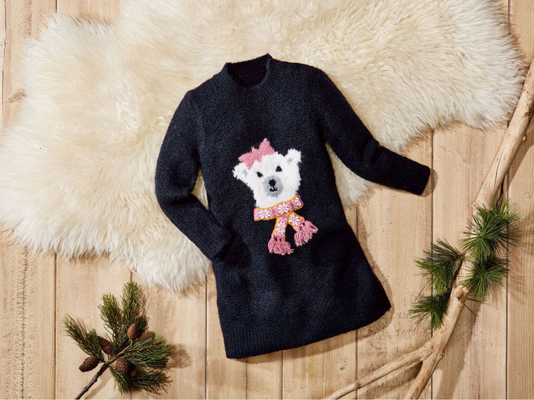 Een donkerblauwe trui met een witte beer