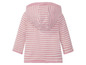 Roze gestreepte babytrui met capuchon.