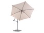 Een beige parasol met een metalen stand en een voet van tegels.