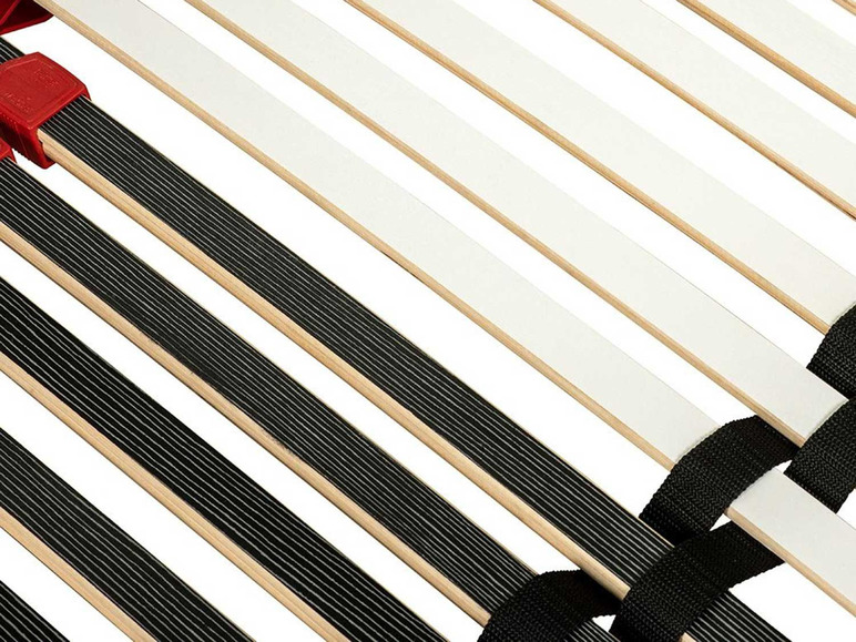 Houten lattenbodem met zwarte latten en witte tape