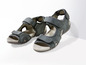 Twee paar grijze sandalen met klittenband